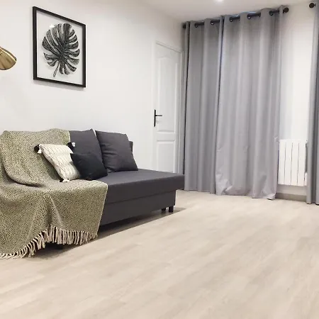 New In The Heart Of Le Marais شقة
