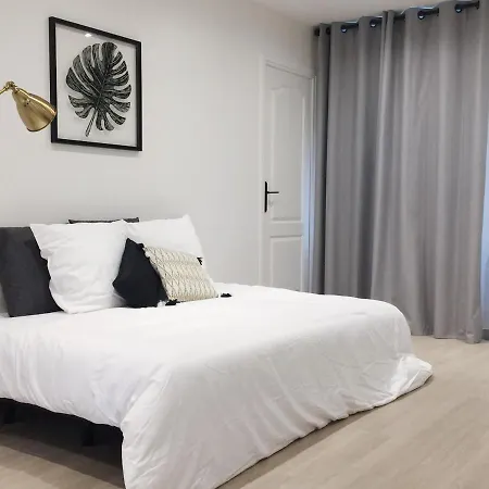 New In The Heart Of Le Marais شقة